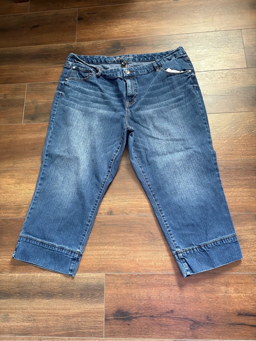 Apt. 9 Dark Blue Cropped Denim Capri Jeans